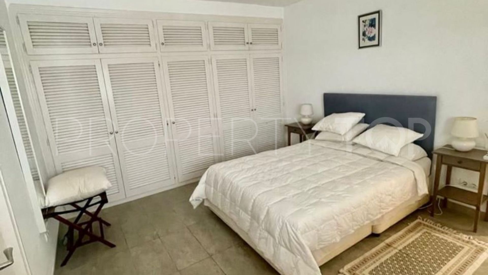 Apartamento planta baja de 4 dormitorios en venta en Guadalmina Baja