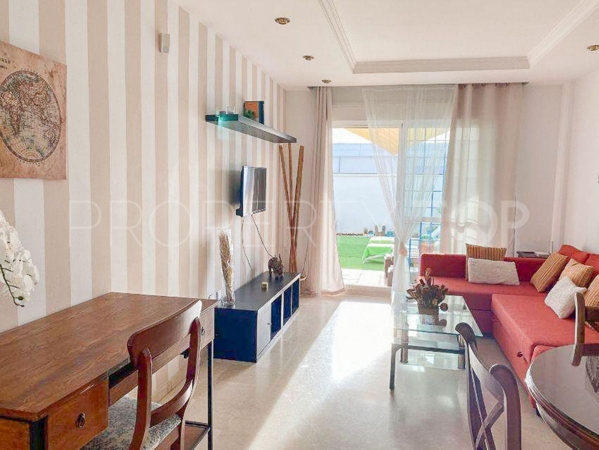 Ground floor apartment with 2 bedrooms for sale in Calahonda