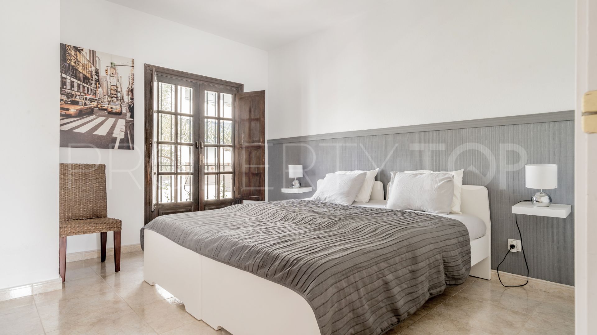 Comprar apartamento con 2 dormitorios en Marbella - Puerto Banus