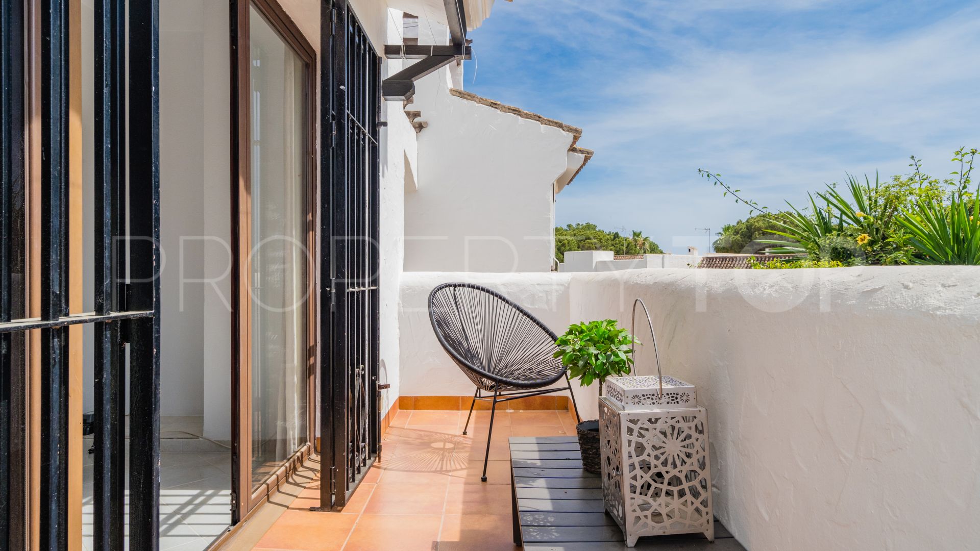 Comprar apartamento con 2 dormitorios en Marbella - Puerto Banus
