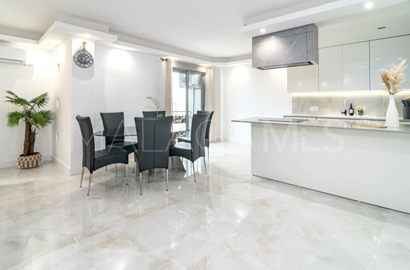 Buy apartamento with 3 bedrooms in Estepona Casco Antiguo