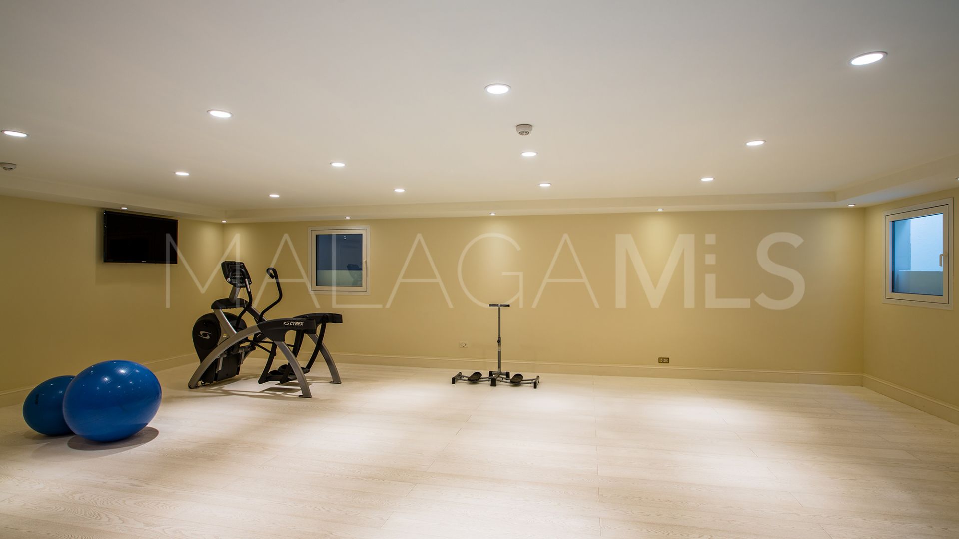 Villa for sale in Los Monteros