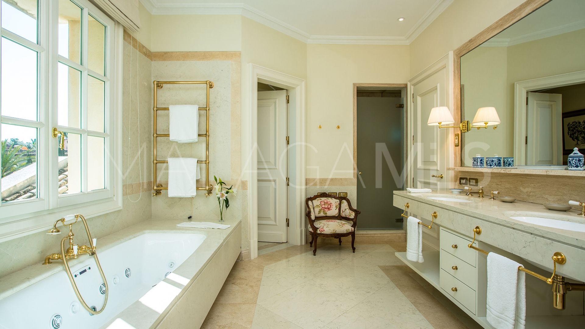 Villa for sale in Los Monteros
