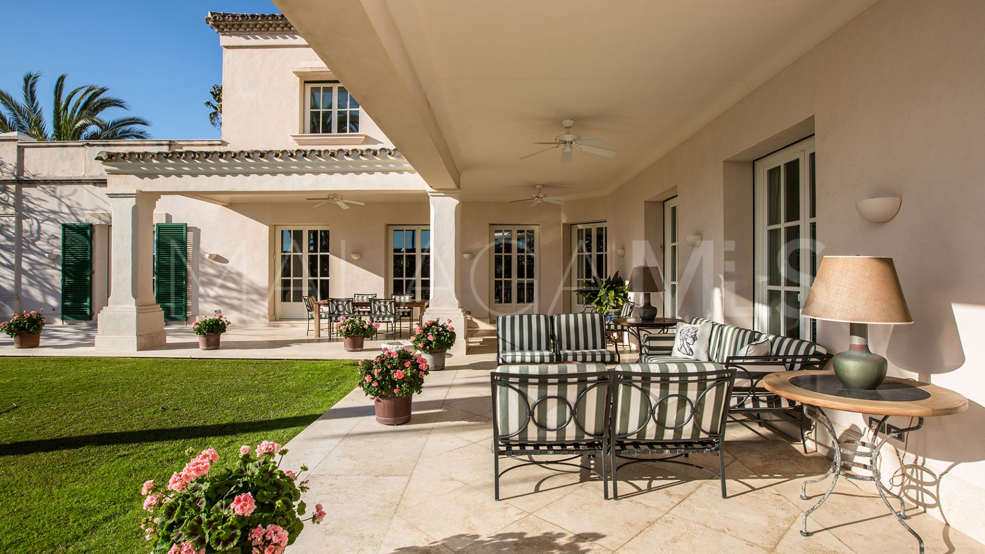 Villa for sale in Los Monteros