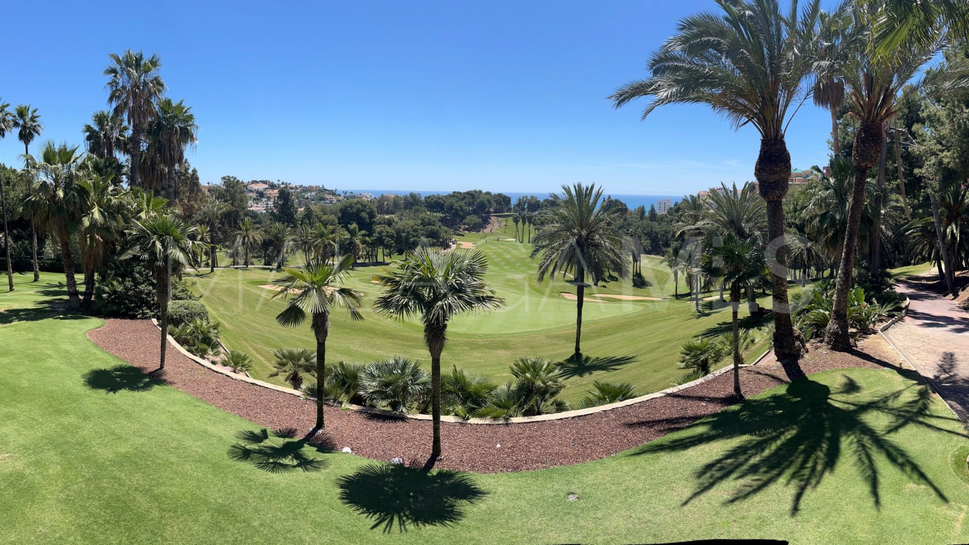 For sale penthouse in Benalmadena Costa with 3 bedrooms