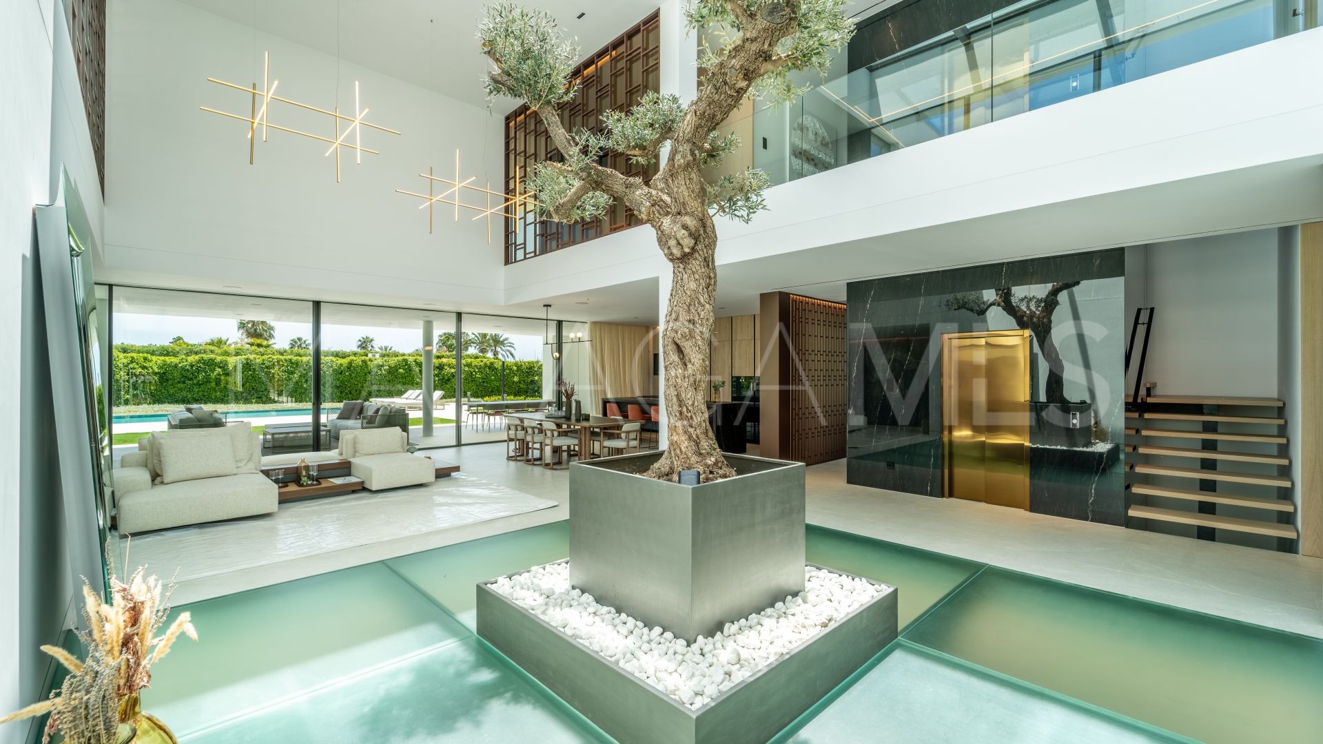 For sale Marbella Golden Mile villa with 5 bedrooms