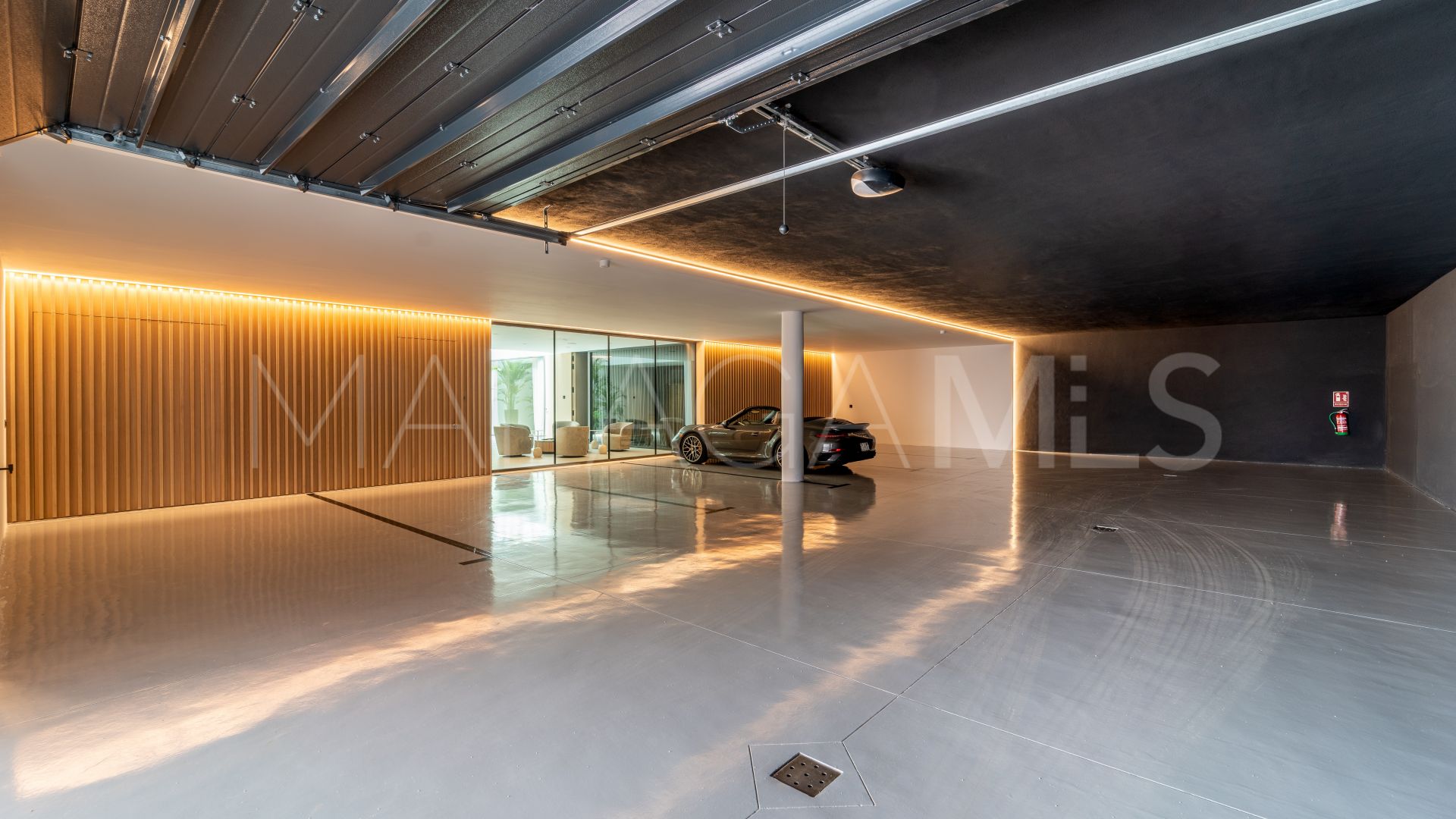 For sale Marbella Golden Mile villa with 5 bedrooms