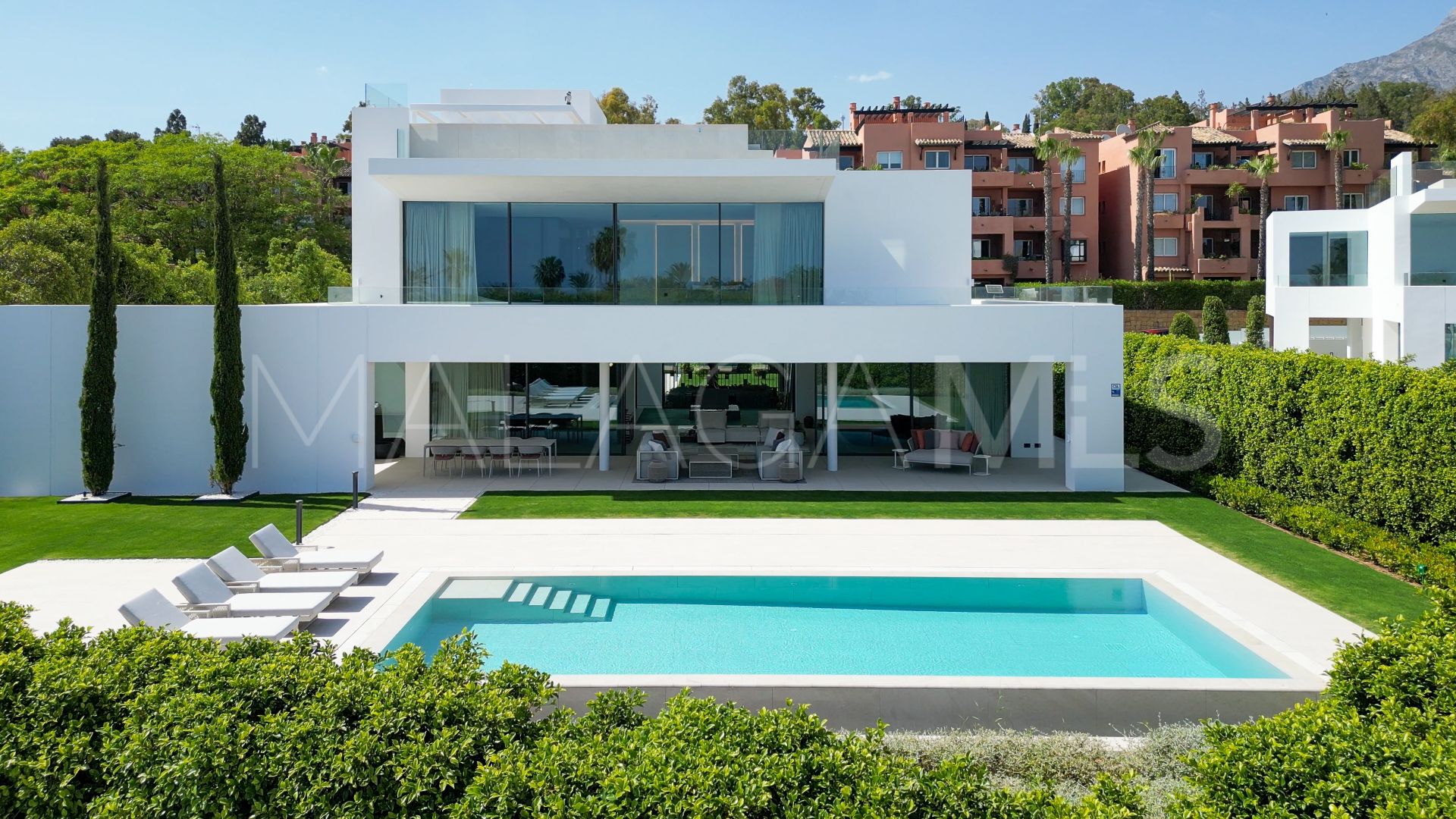 For sale Marbella Golden Mile villa with 5 bedrooms