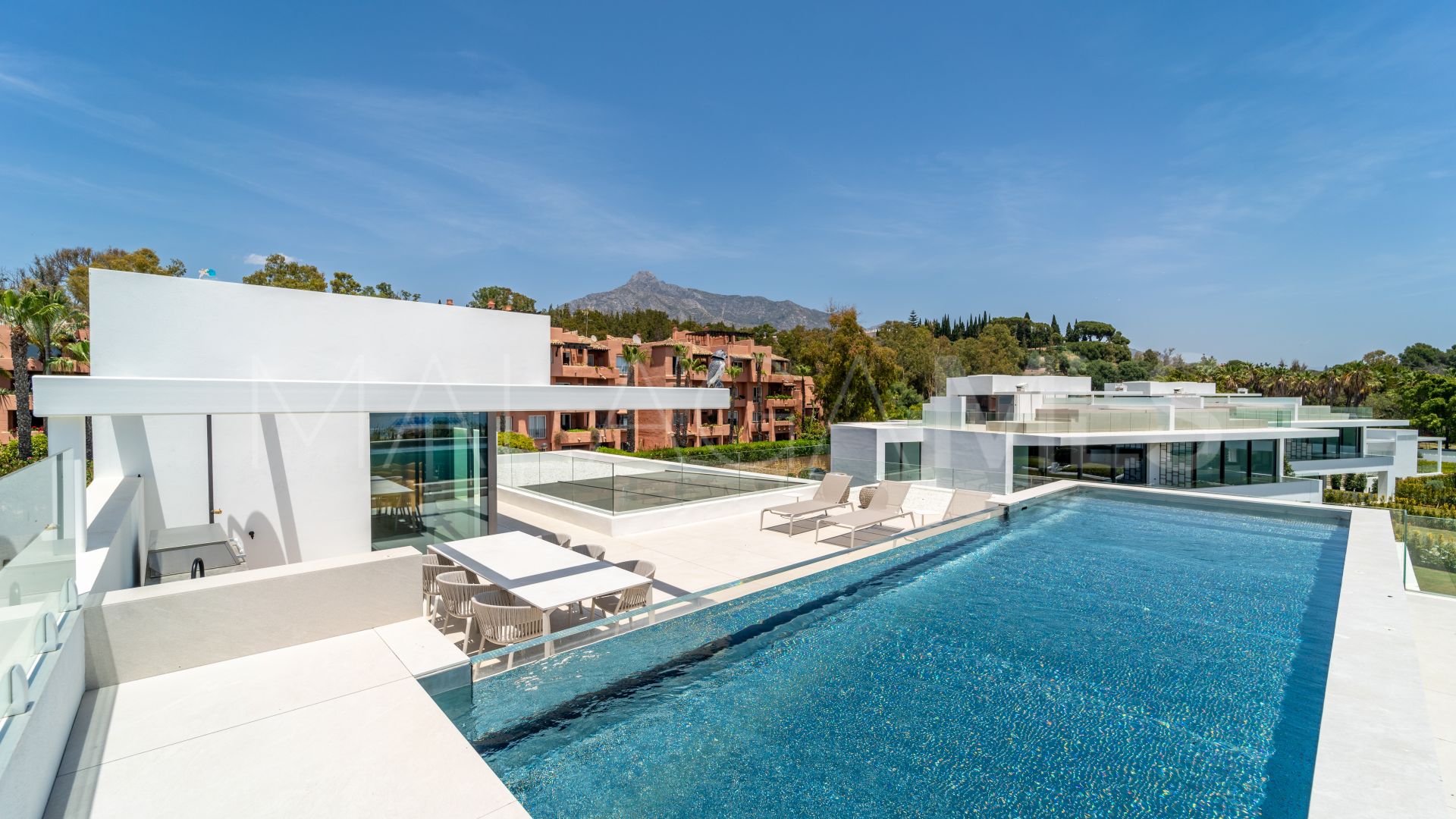For sale Marbella Golden Mile villa with 5 bedrooms