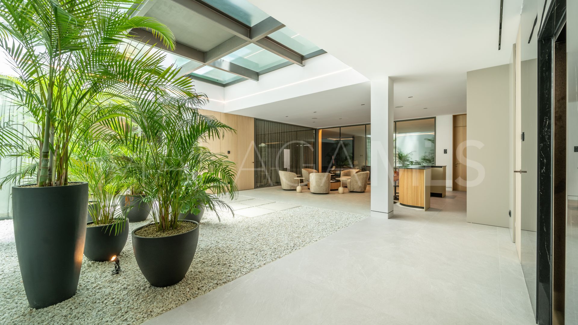 For sale Marbella Golden Mile villa with 5 bedrooms