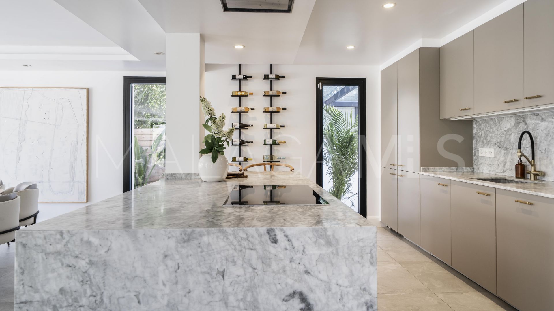 Villa for sale in Nueva Andalucia