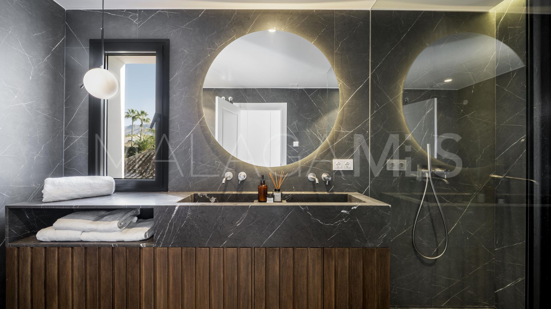 Villa for sale in Nueva Andalucia