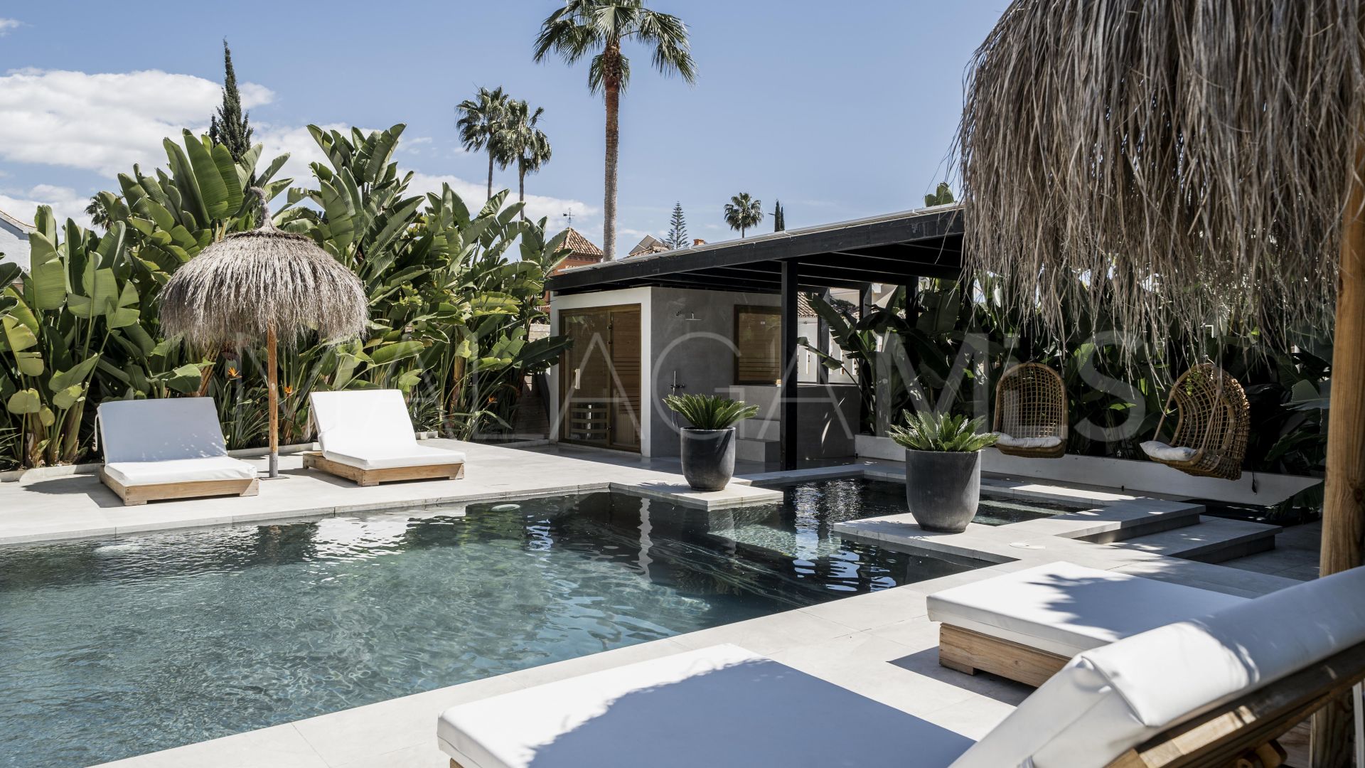 Villa for sale in Nueva Andalucia