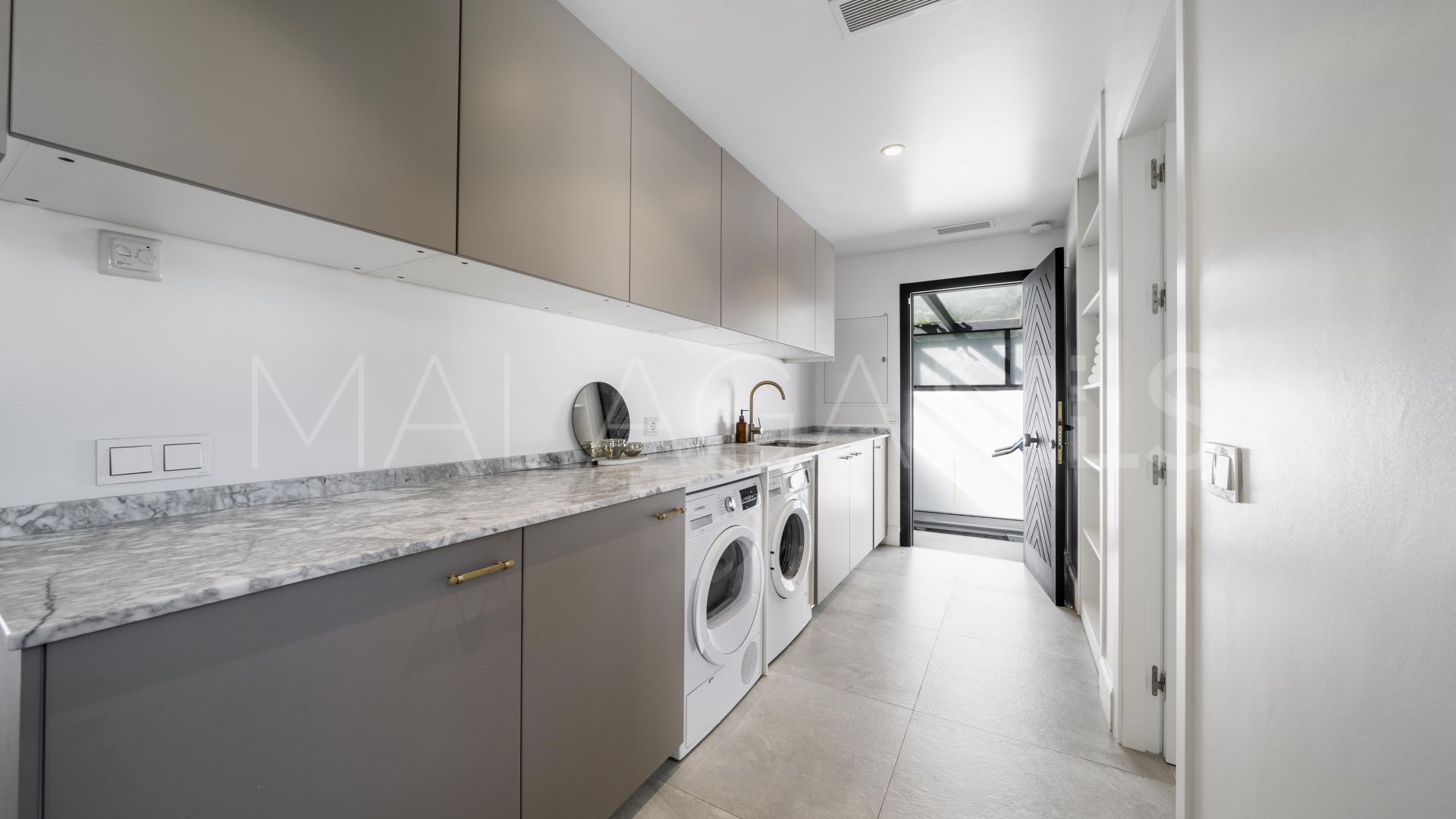 Villa for sale in Nueva Andalucia