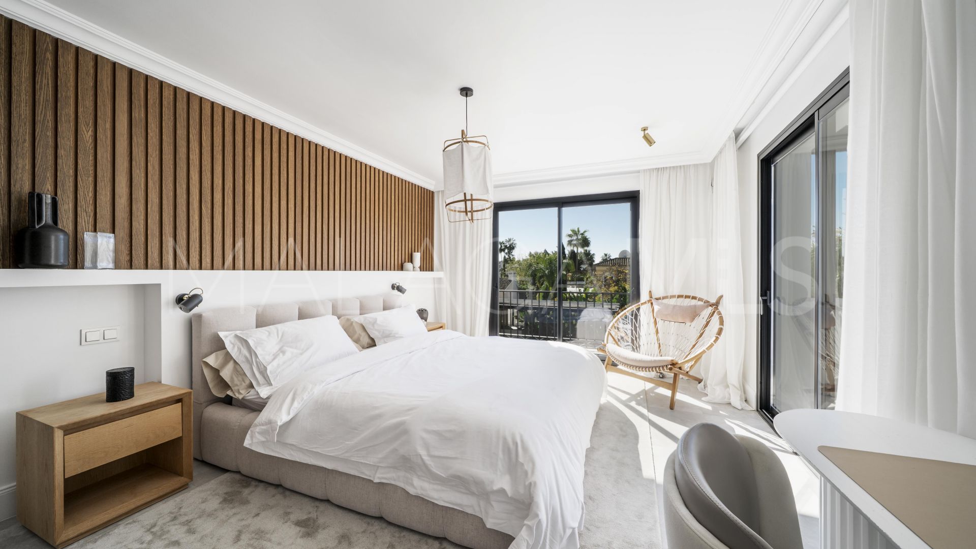 Villa for sale in Nueva Andalucia