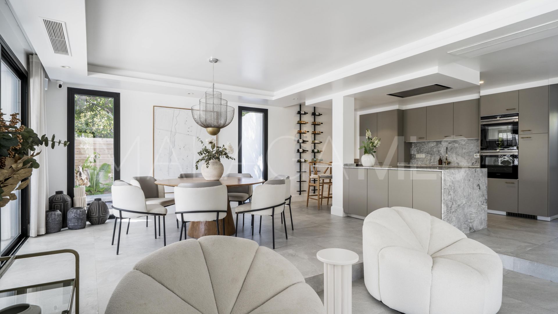 Villa for sale in Nueva Andalucia