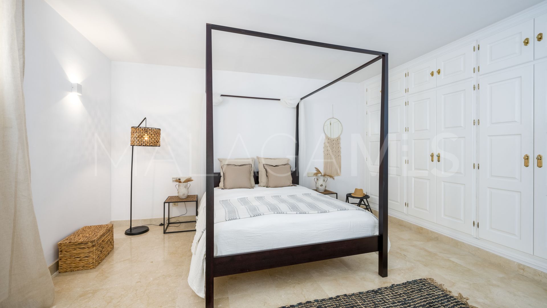 Villa for sale in Los Altos de los Monteros