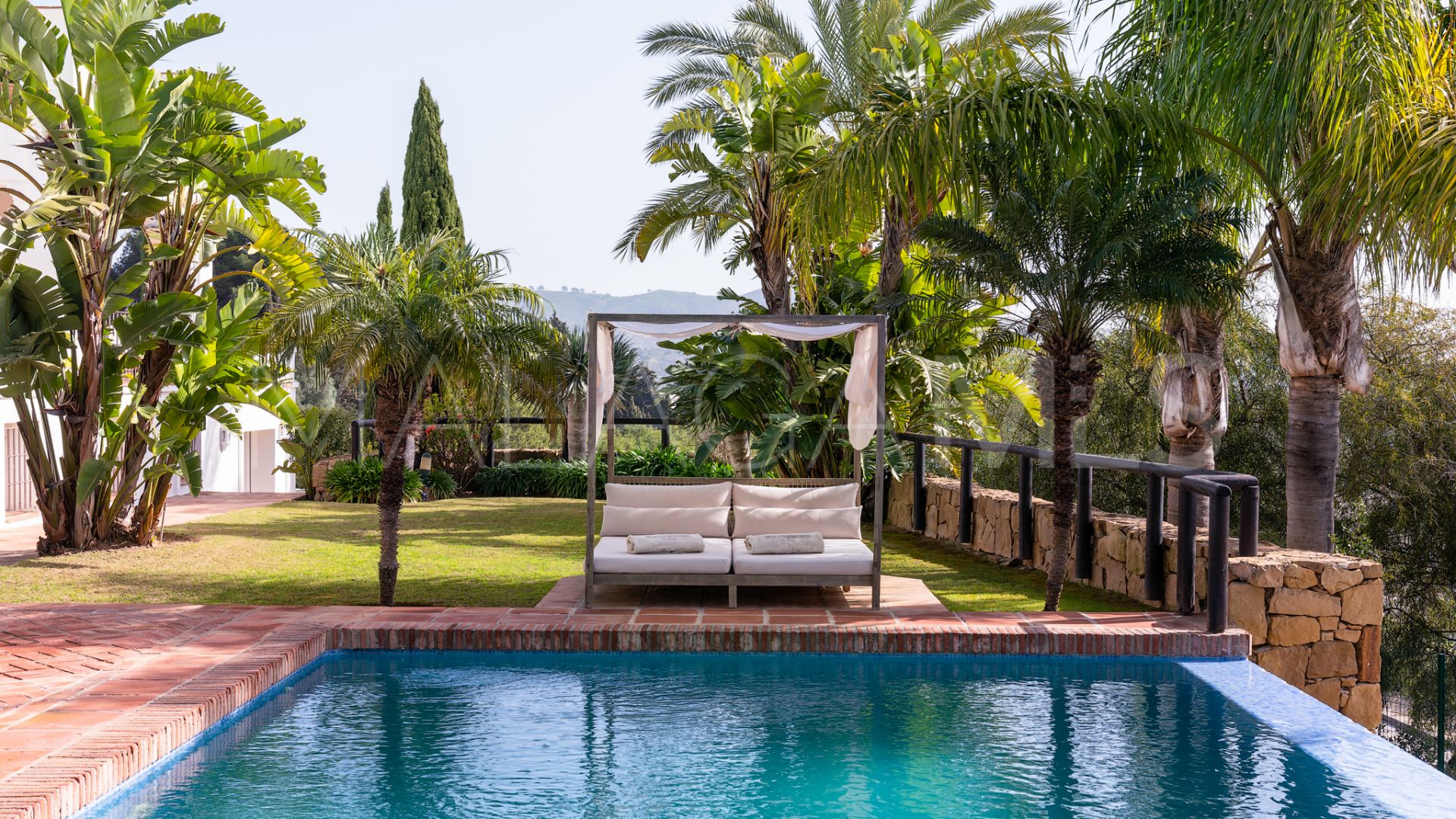 Villa for sale in Los Altos de los Monteros