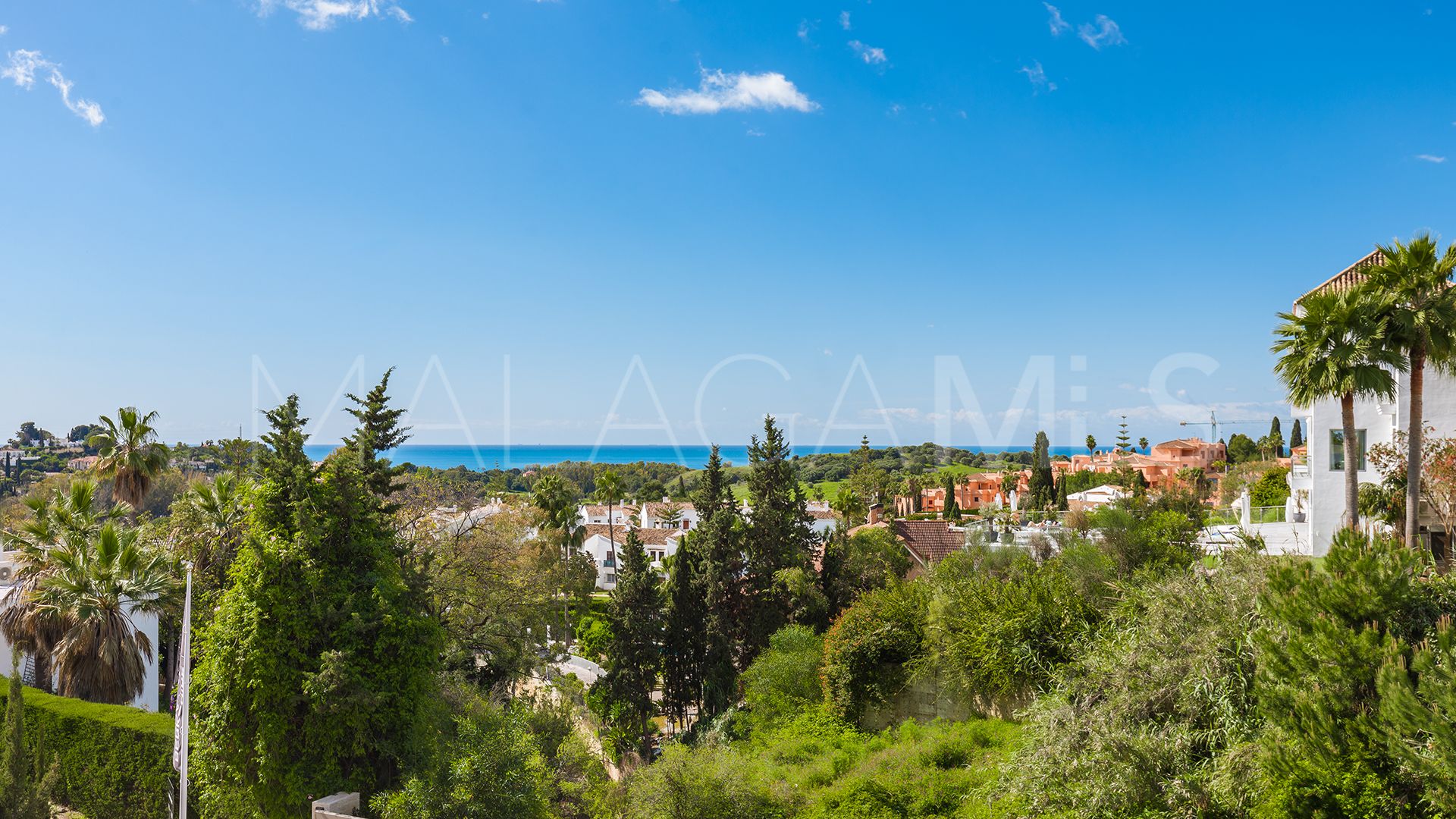 For sale villa with 5 bedrooms in Altos del Paraiso