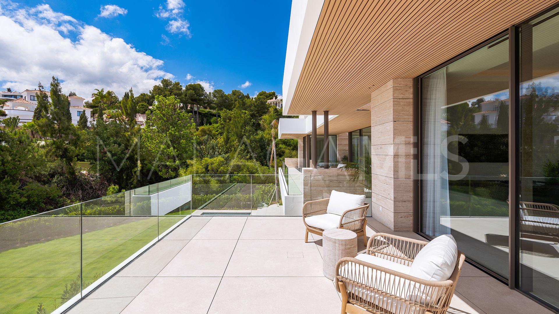 For sale villa with 5 bedrooms in Altos del Paraiso