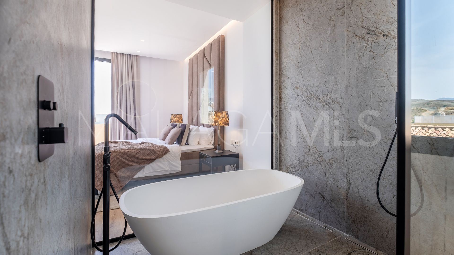Buy villa in Paraiso Alto with 4 bedrooms