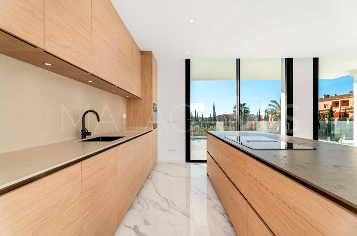 Villa for sale in Paraiso Alto