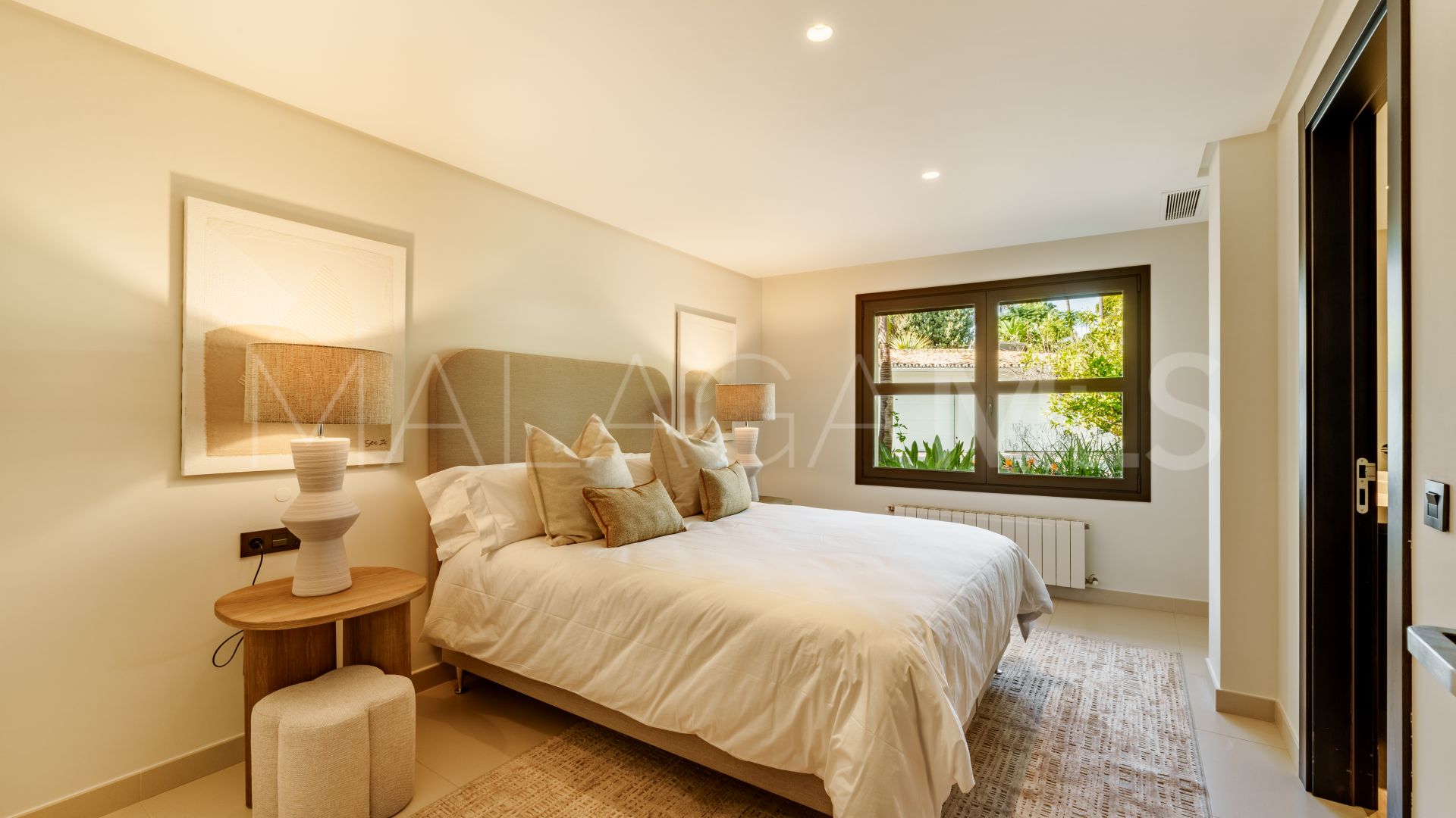 Buy villa in La Cerquilla with 5 bedrooms
