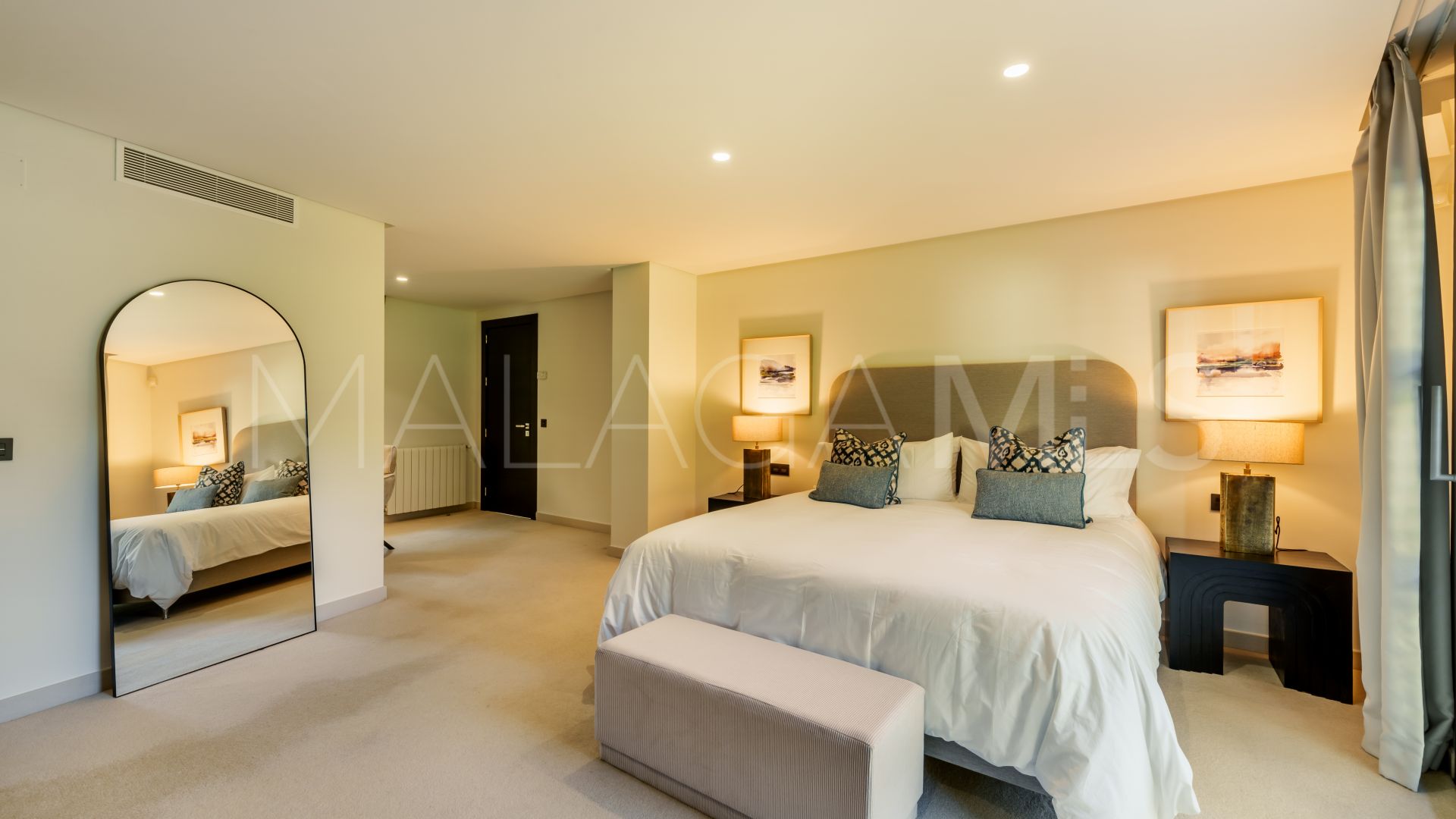 Buy villa in La Cerquilla with 5 bedrooms