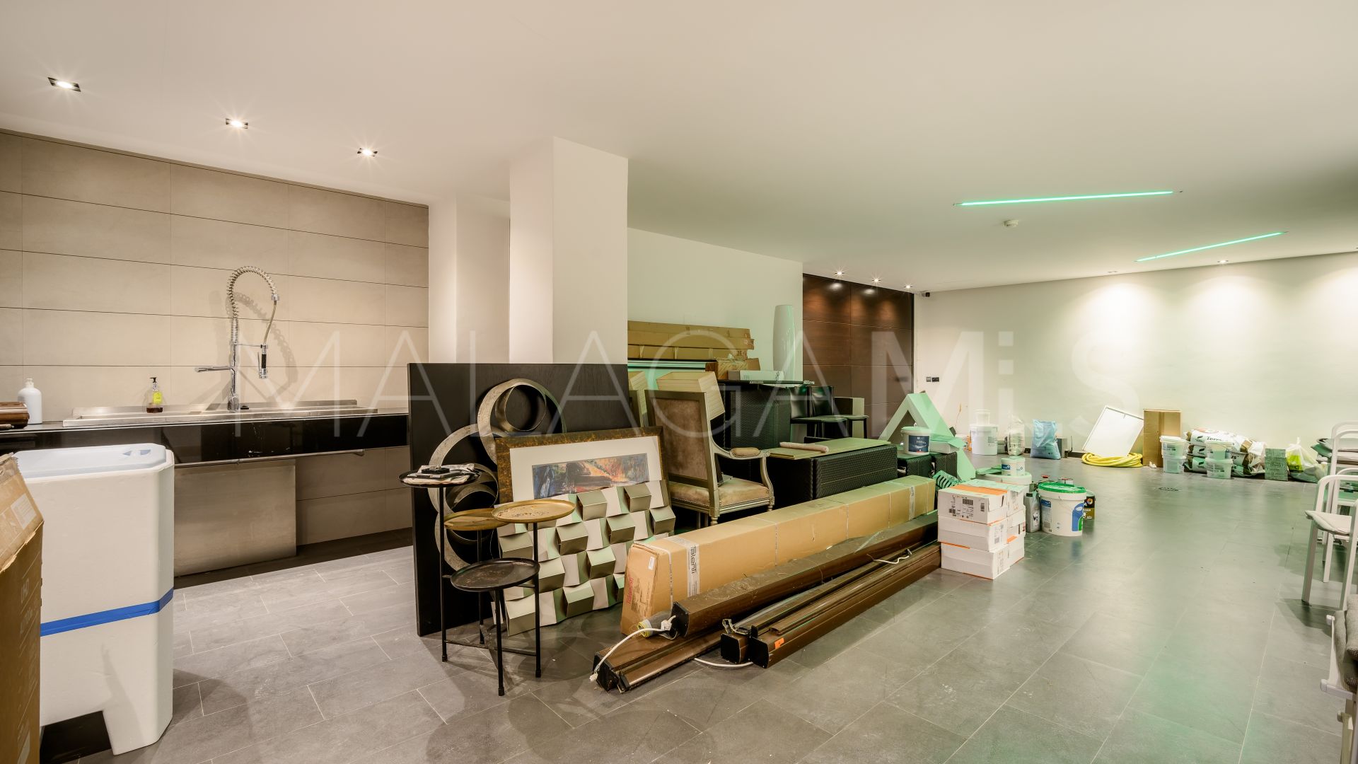 Se vende villa in Los Flamingos with 5 bedrooms