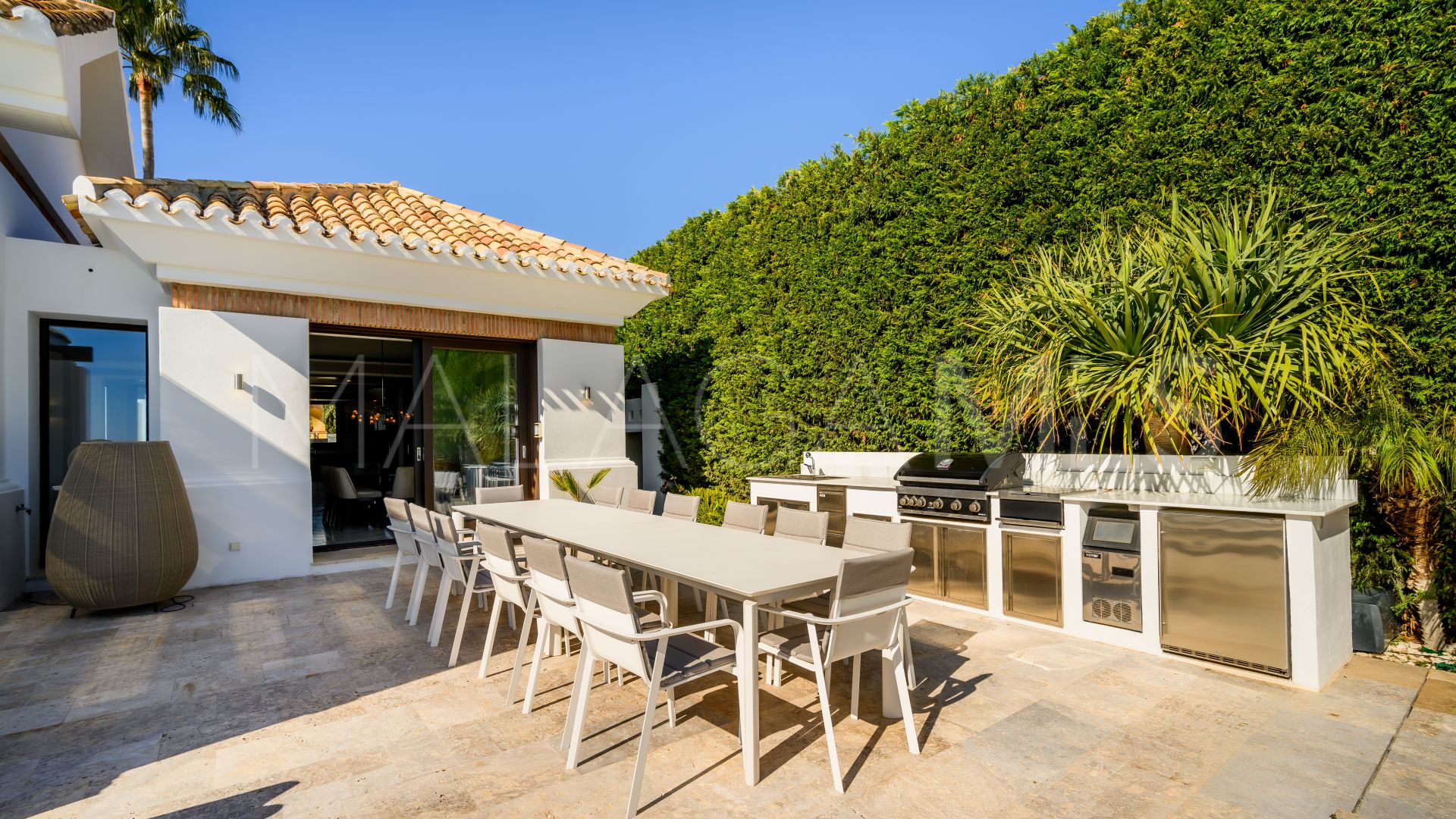 Se vende villa in Los Flamingos with 5 bedrooms