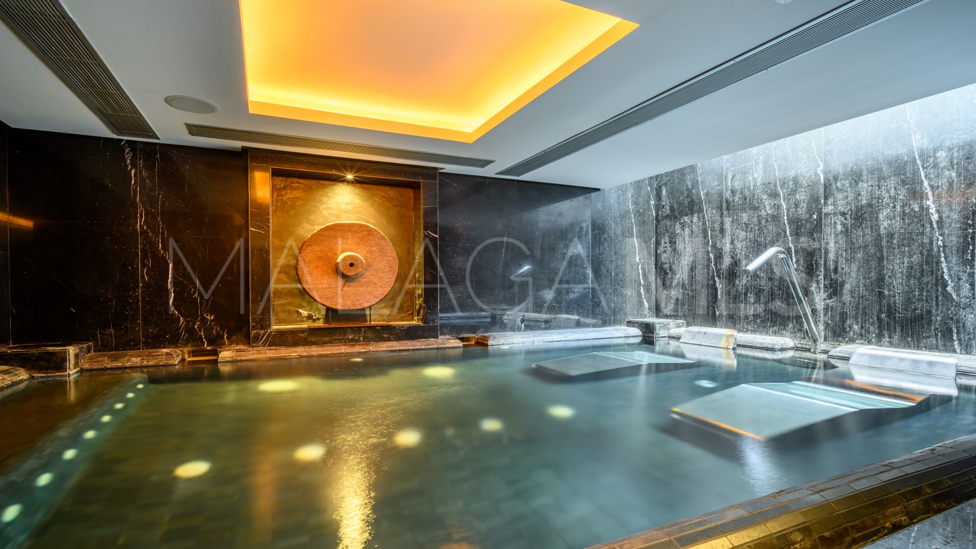 Se vende villa in Los Flamingos with 5 bedrooms