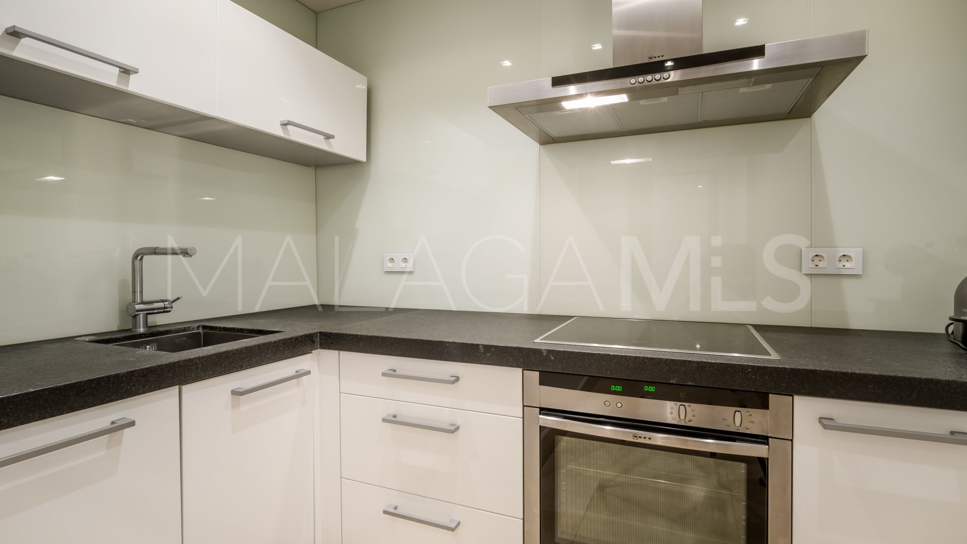Se vende villa in Los Flamingos with 5 bedrooms