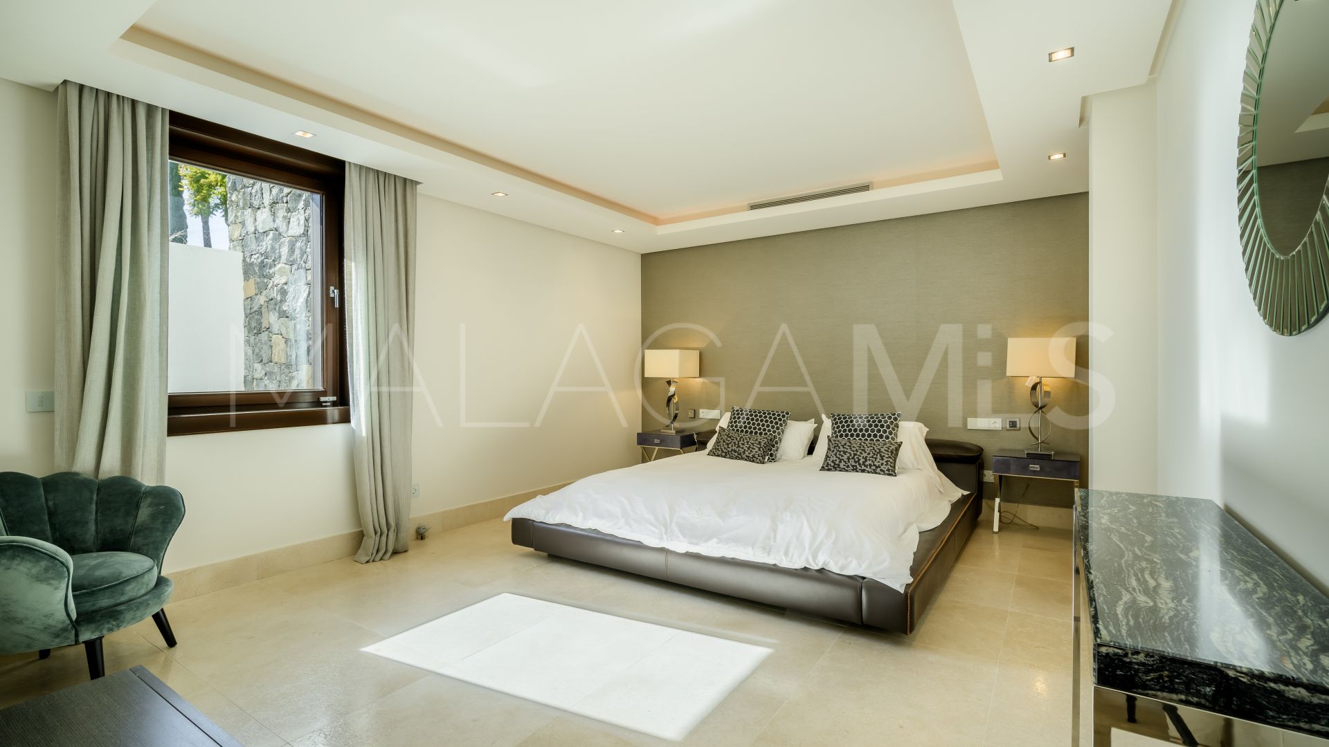 Se vende villa in Los Flamingos with 5 bedrooms