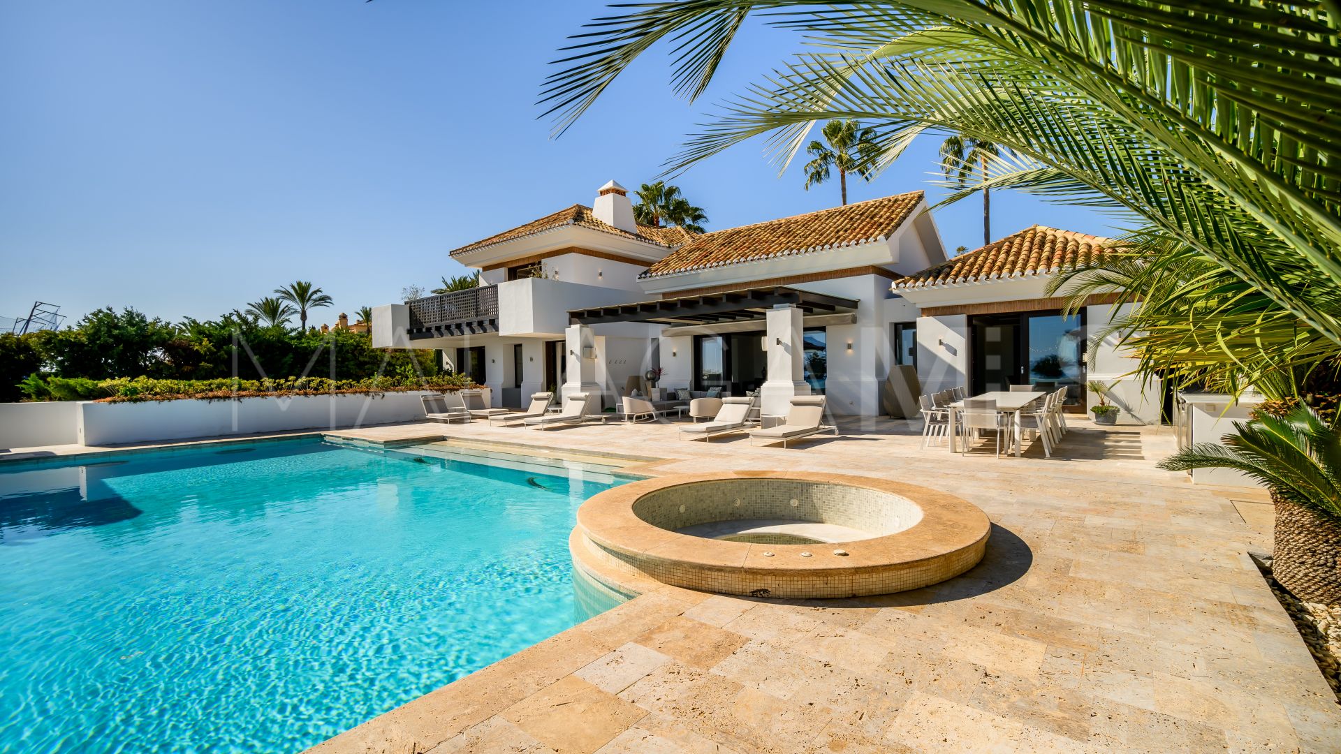 Se vende villa in Los Flamingos with 5 bedrooms