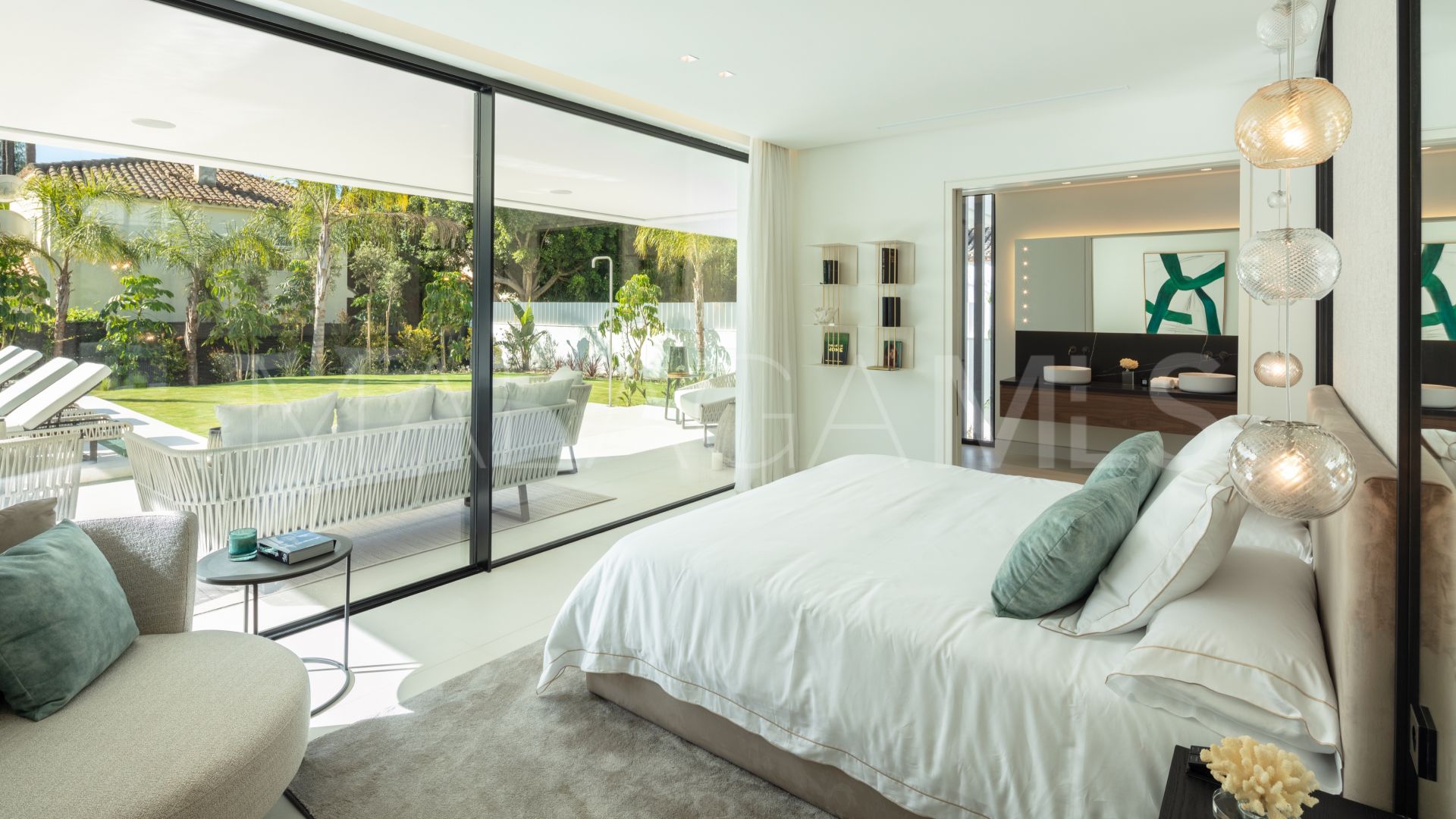 For sale Las Brisas villa with 5 bedrooms