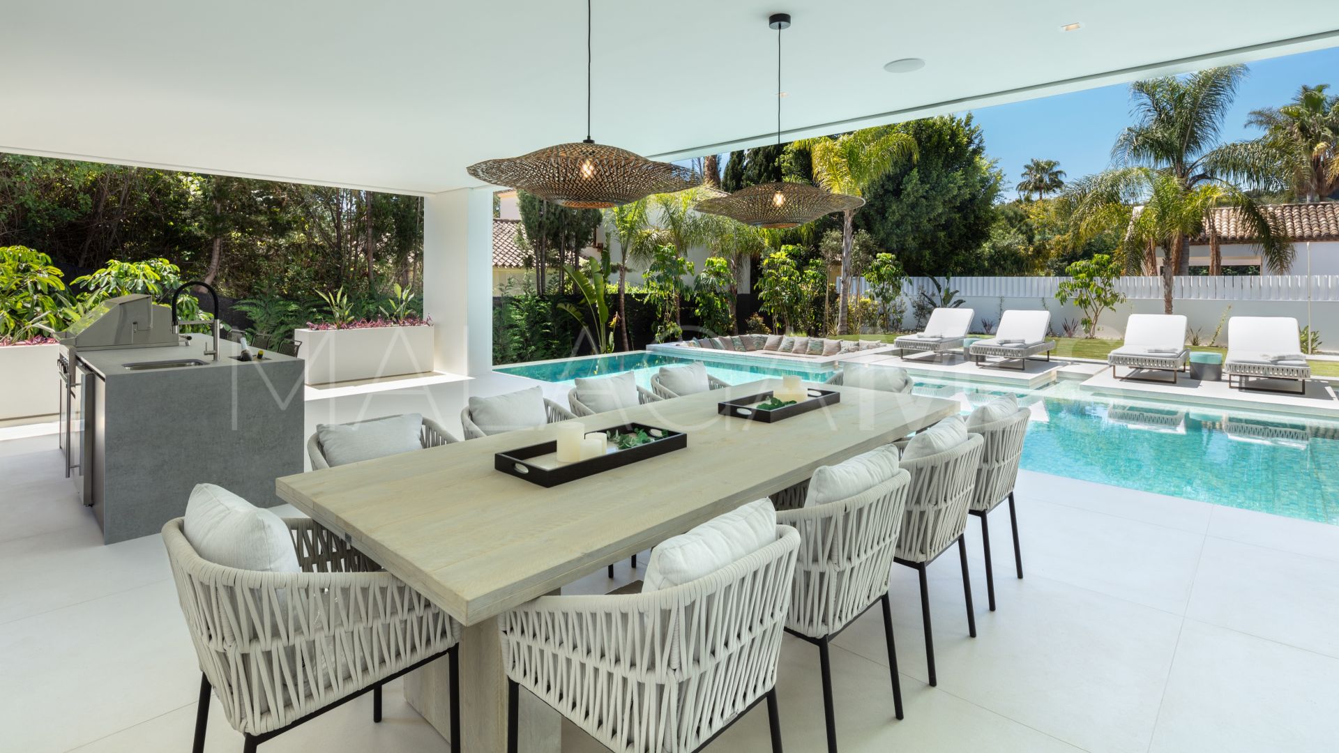For sale Las Brisas villa with 5 bedrooms