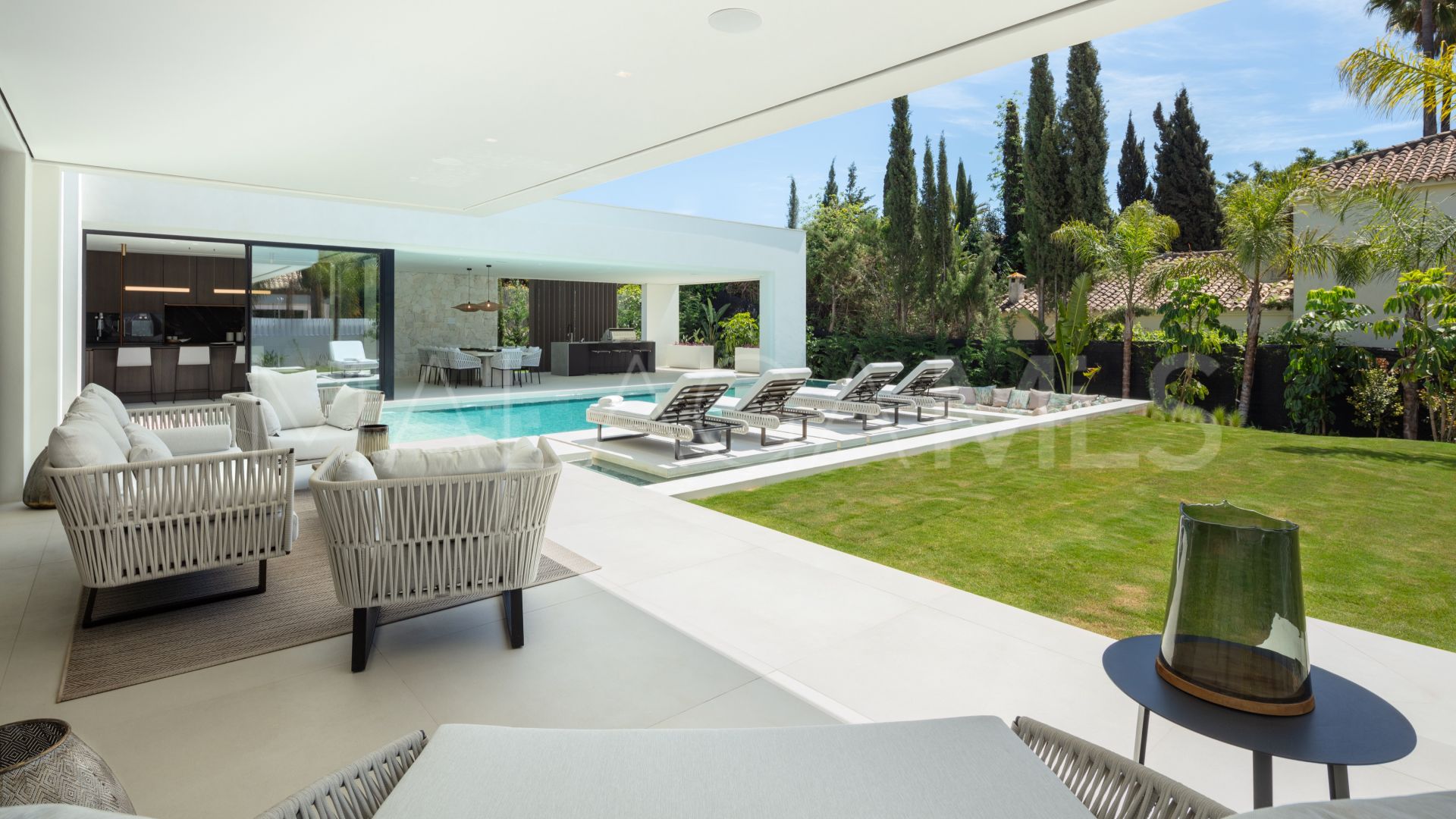 For sale Las Brisas villa with 5 bedrooms
