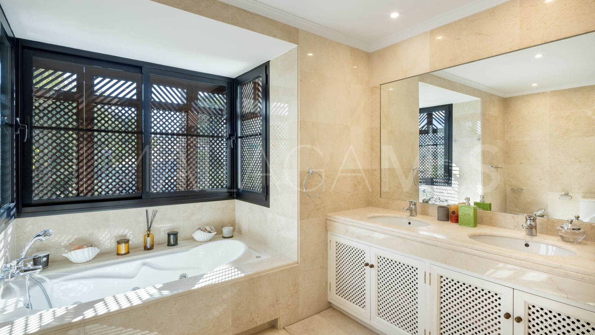 Villa for sale in El Herrojo
