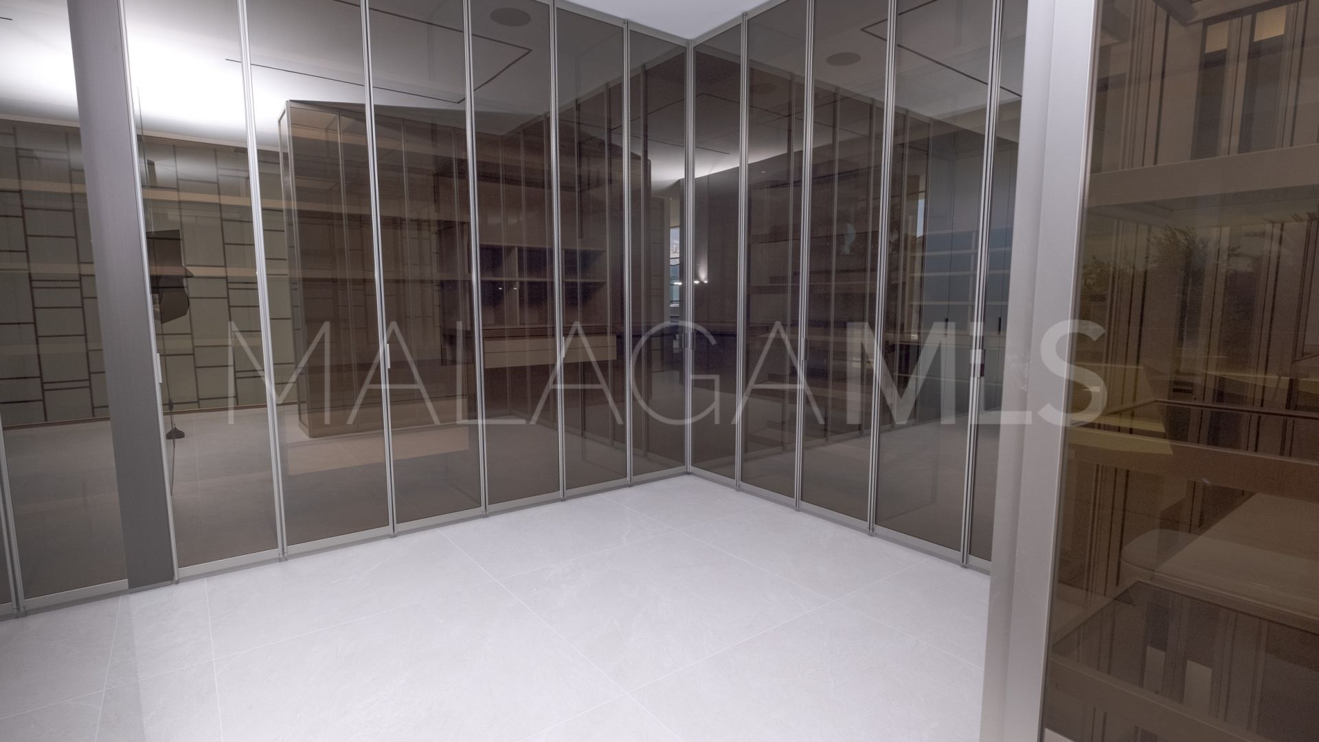 3 bedrooms semi detached villa in Nueva Andalucia for sale