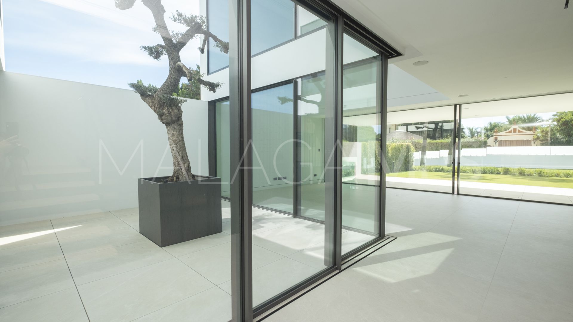 3 bedrooms semi detached villa in Nueva Andalucia for sale