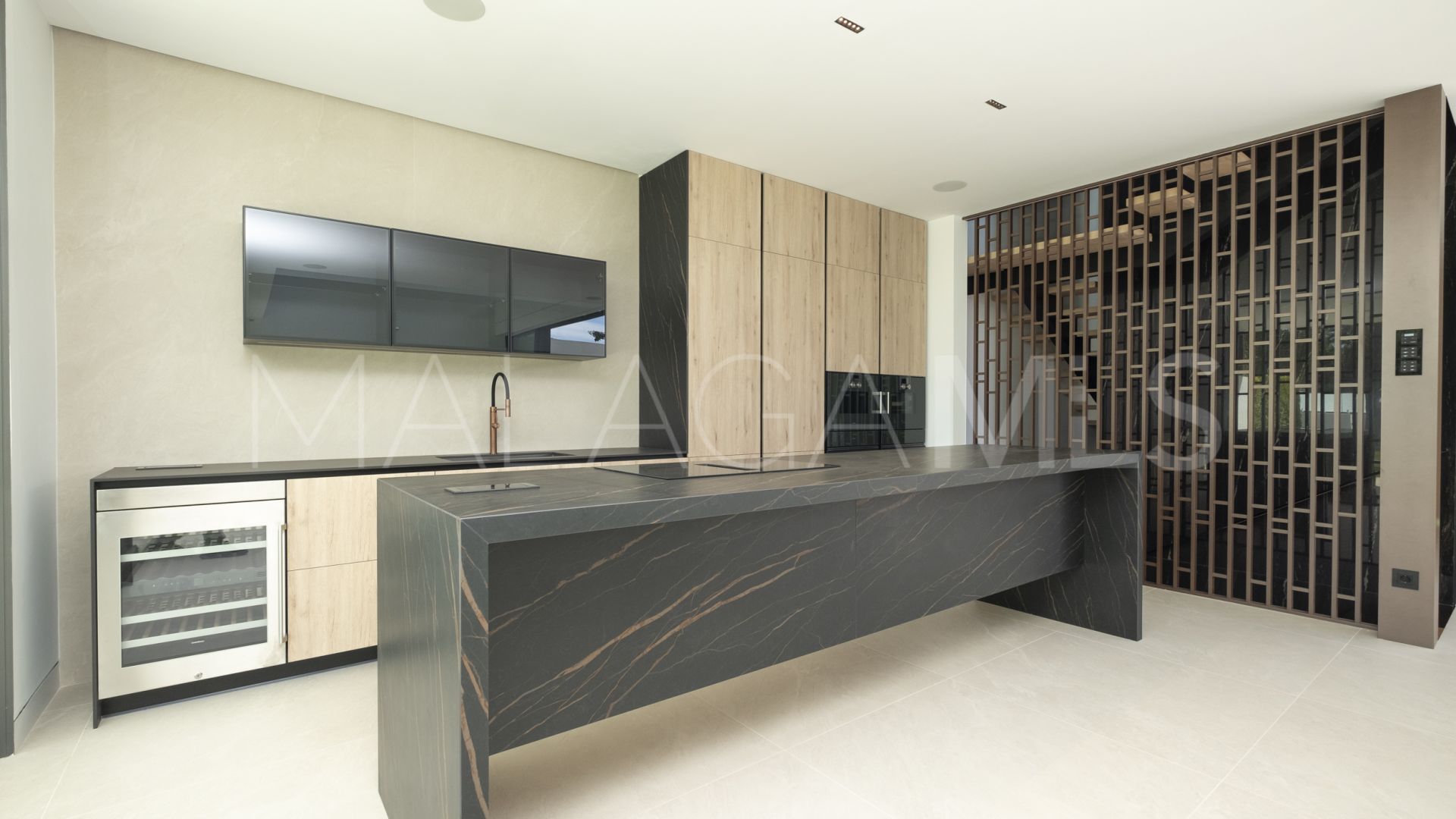 3 bedrooms semi detached villa in Nueva Andalucia for sale