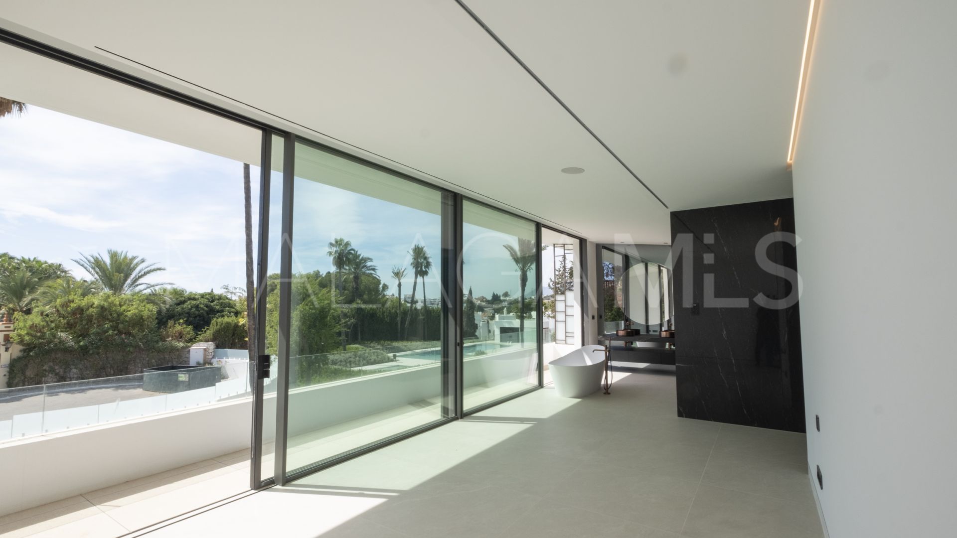 3 bedrooms semi detached villa in Nueva Andalucia for sale