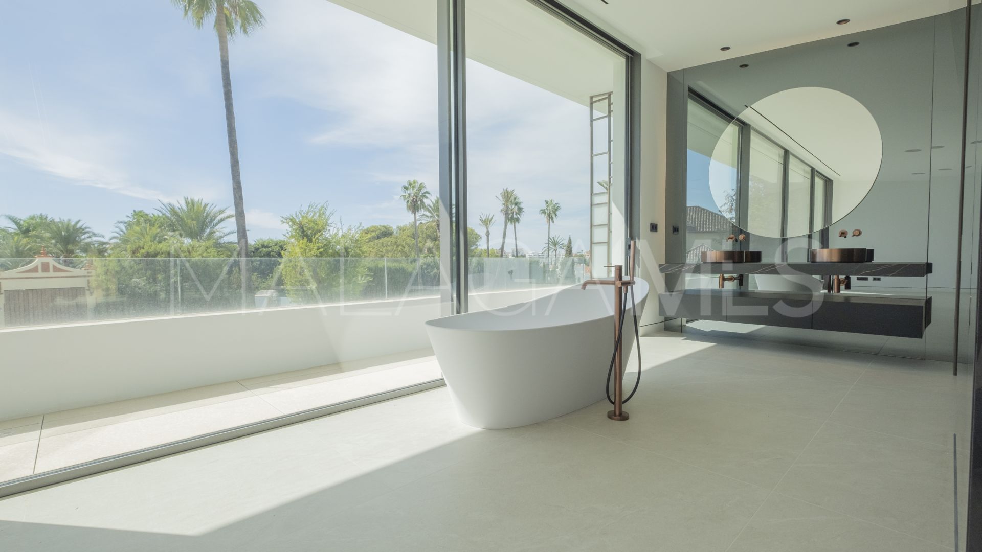 3 bedrooms semi detached villa in Nueva Andalucia for sale