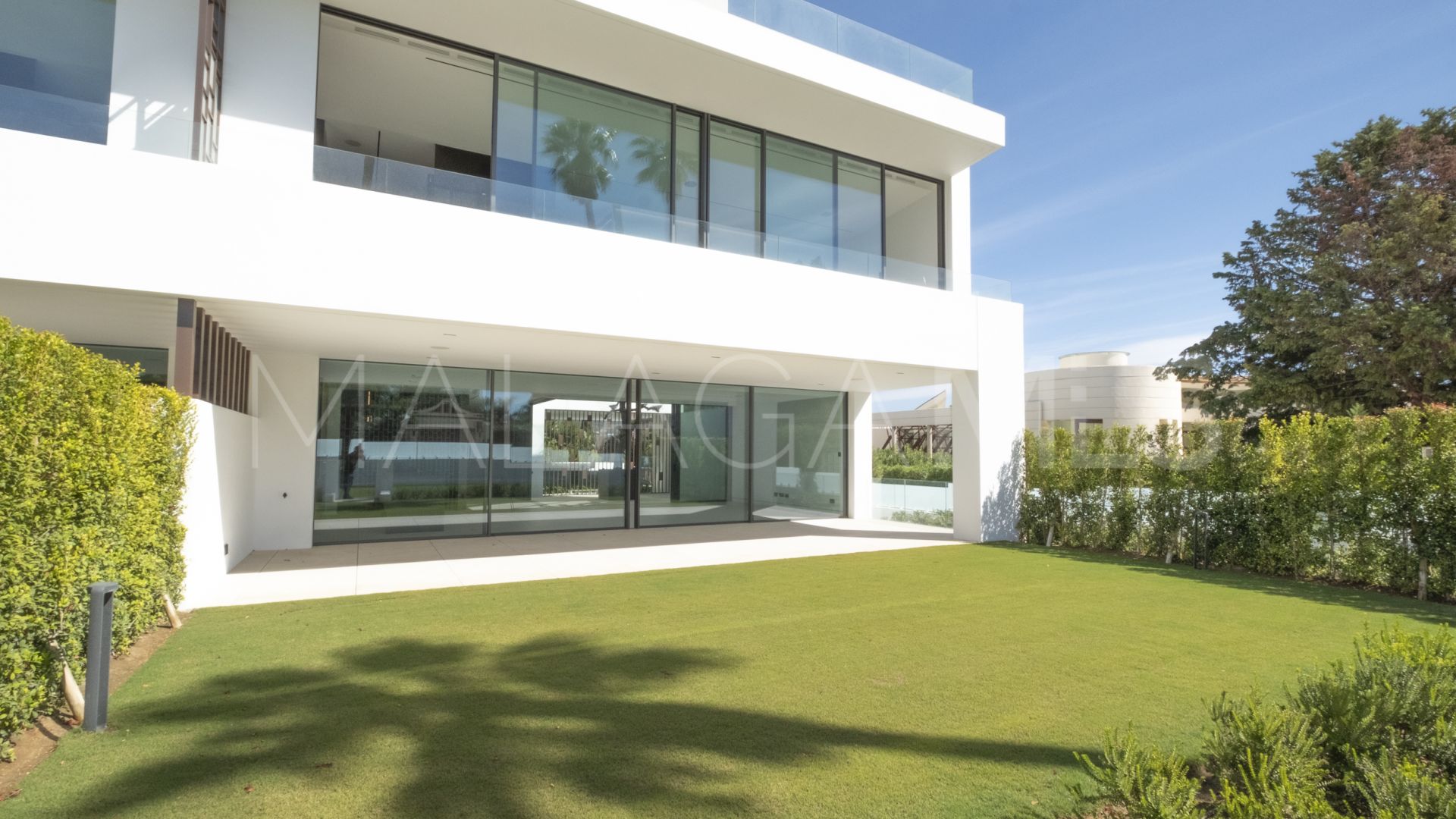 3 bedrooms semi detached villa in Nueva Andalucia for sale