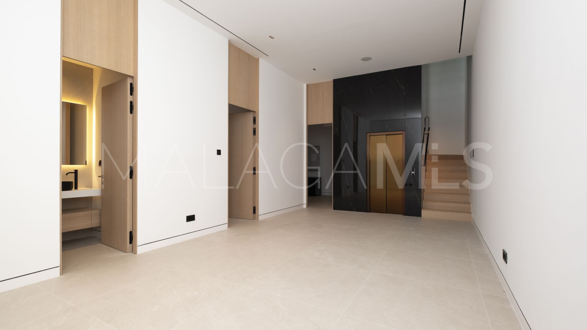 3 bedrooms semi detached villa in Nueva Andalucia for sale