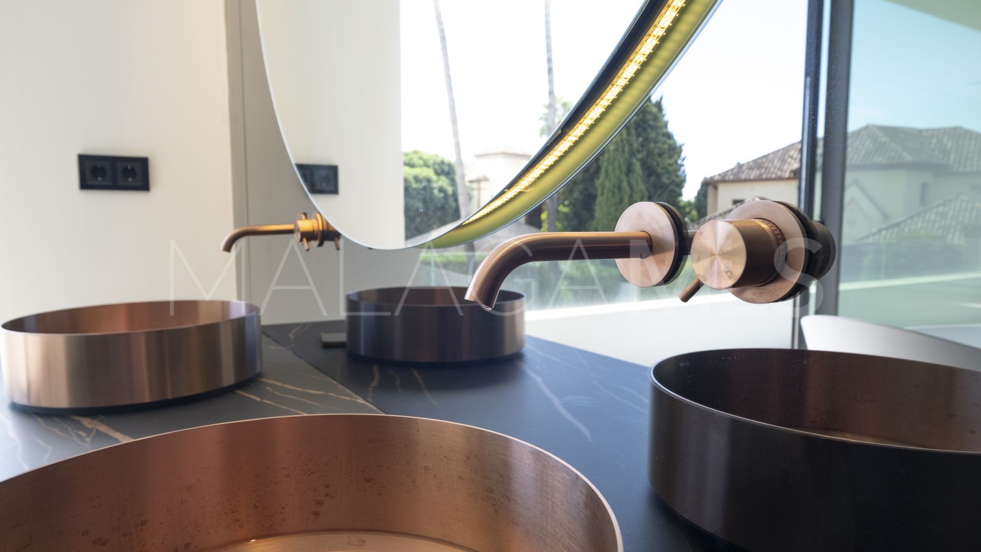 3 bedrooms semi detached villa in Nueva Andalucia for sale