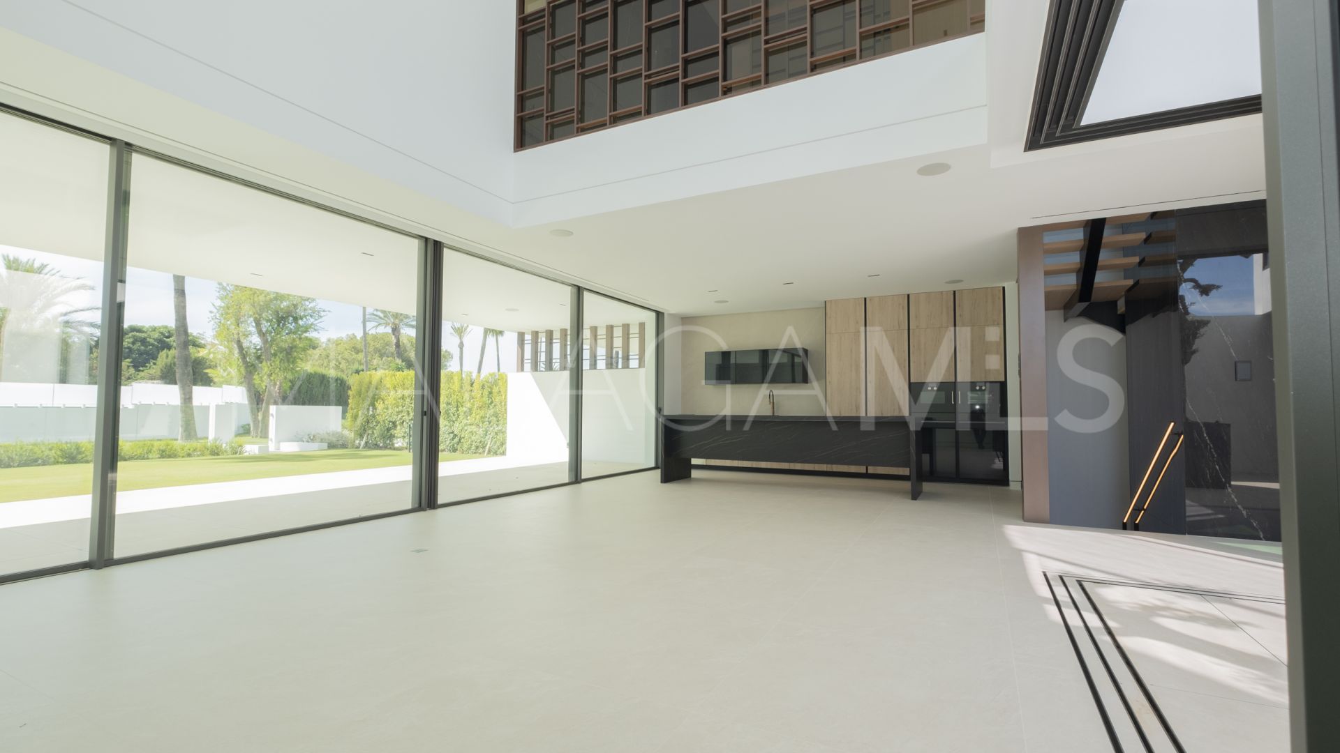 3 bedrooms semi detached villa in Nueva Andalucia for sale