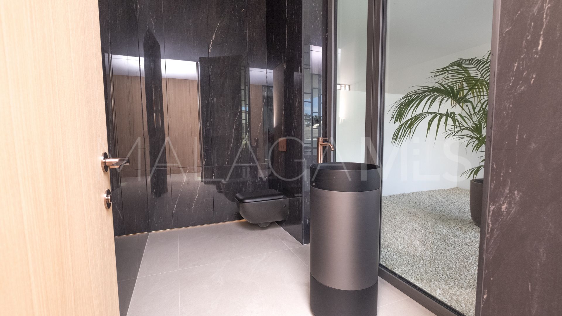 3 bedrooms semi detached villa in Nueva Andalucia for sale