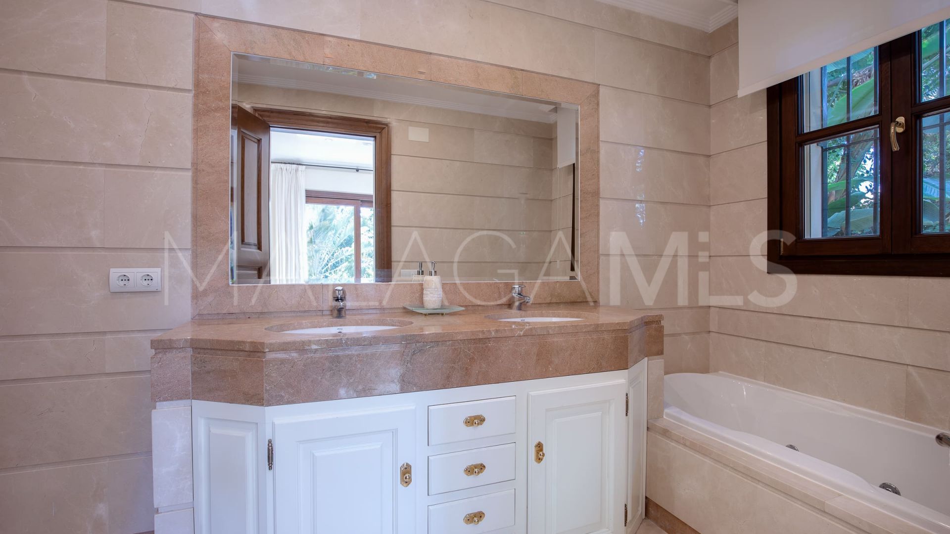 Los Arqueros, villa for sale