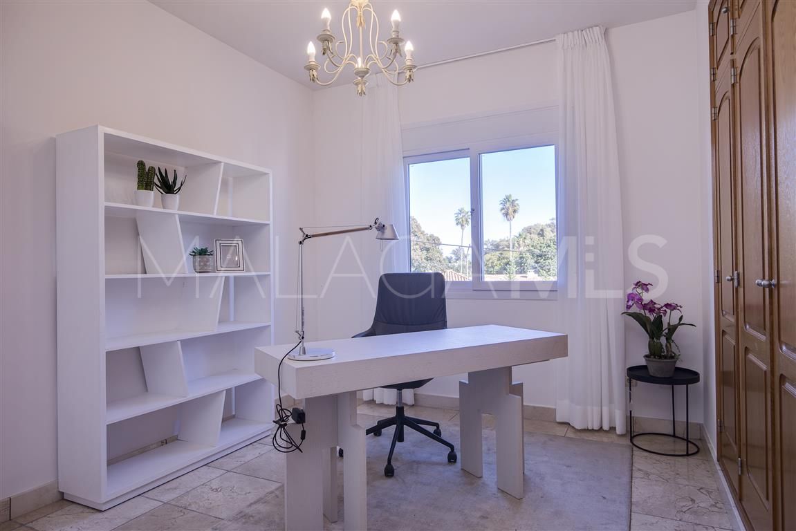 Villa for sale in Guadalmina Baja
